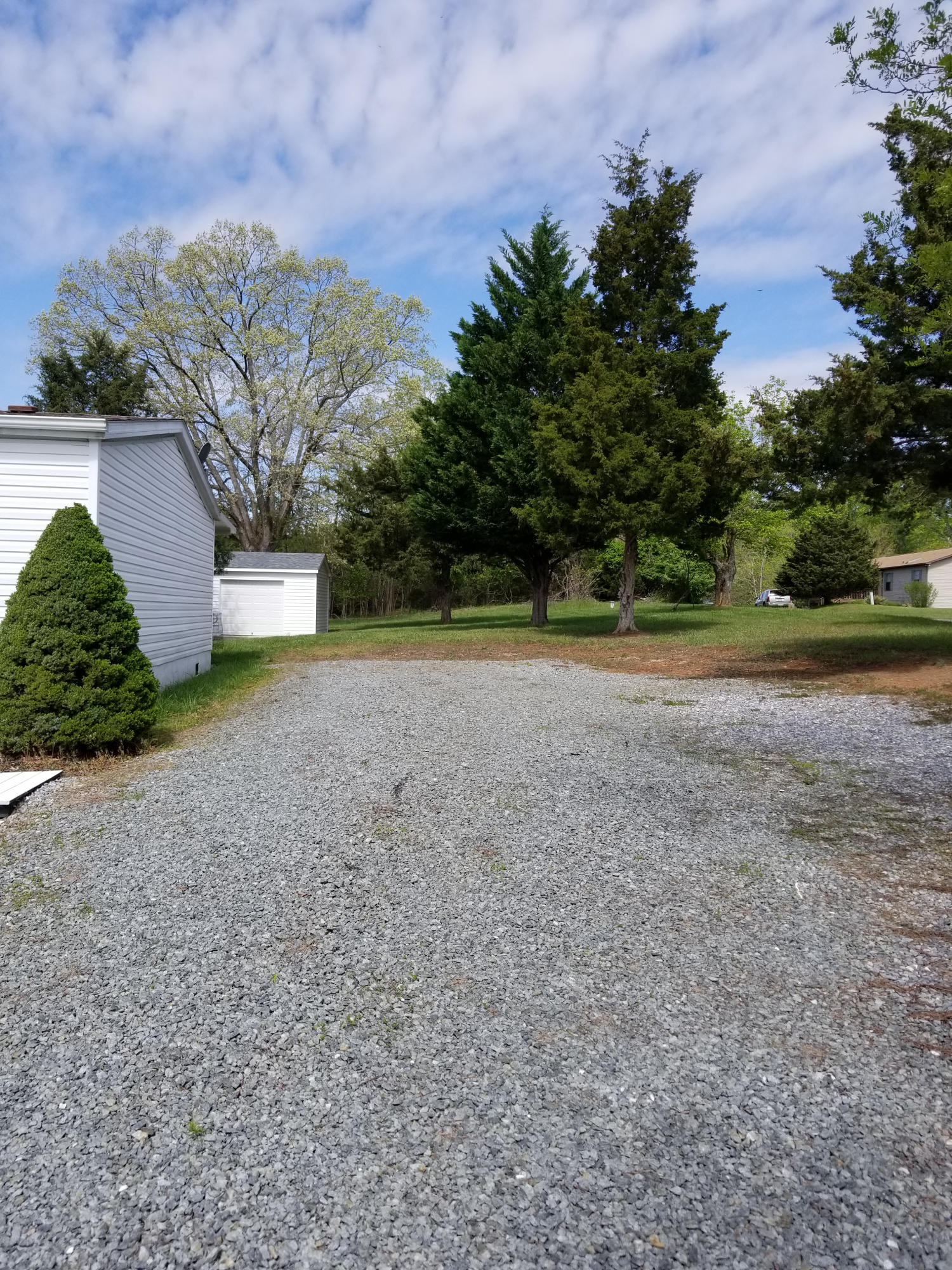 301 High Point Road Moneta, VA 24121 - Photo 19 of 35 18