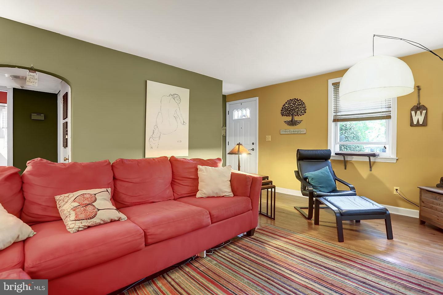 2510 Pinebrush Road Baltimore, MD 21209 - Photo 4 of 28 Living Room