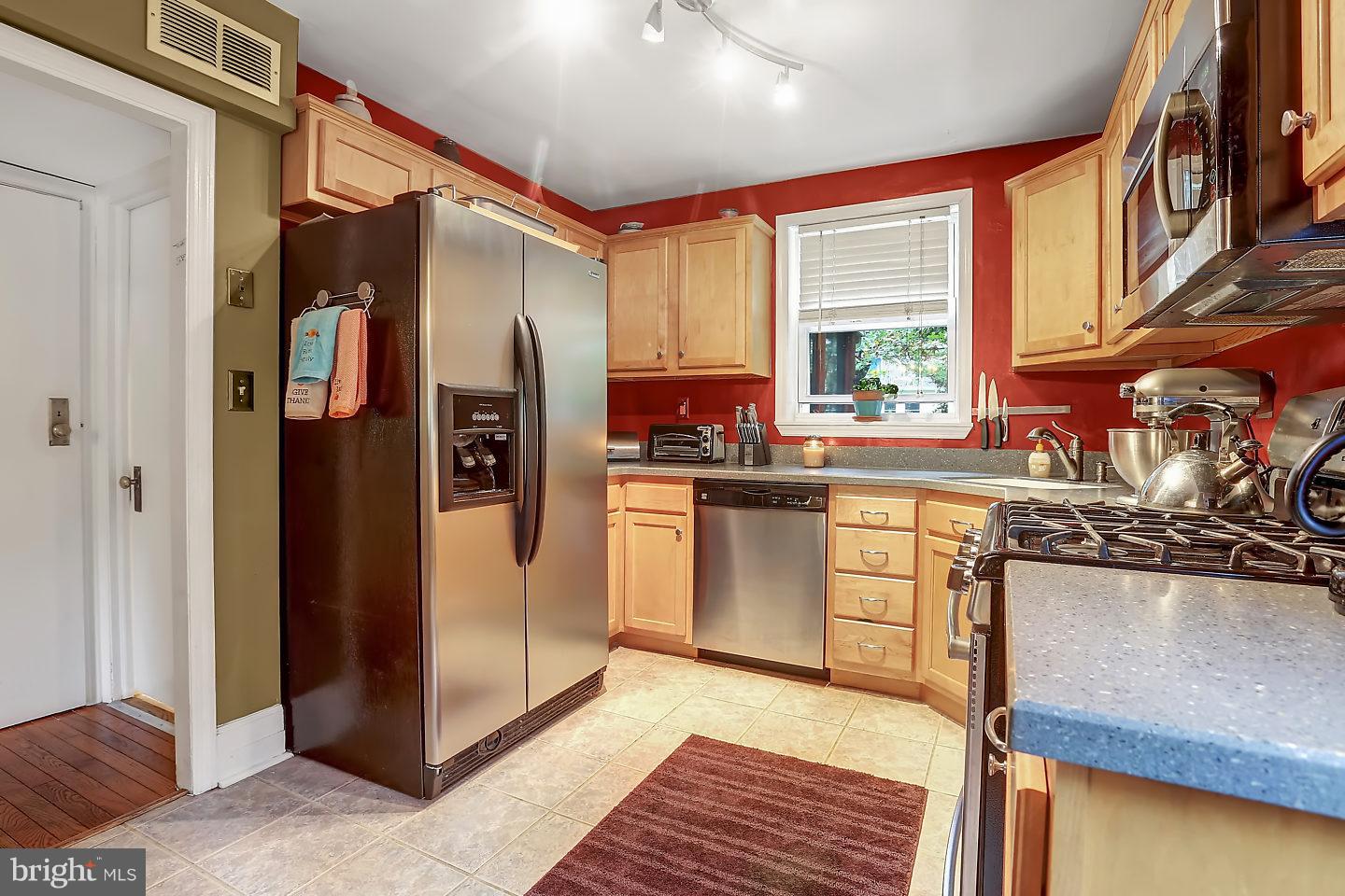 2510 Pinebrush Road Baltimore, MD 21209 - Photo 8 of 28 Kitchen