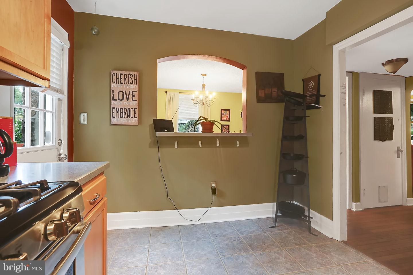 2510 Pinebrush Road Baltimore, MD 21209 - Photo 9 of 28 Kitchen