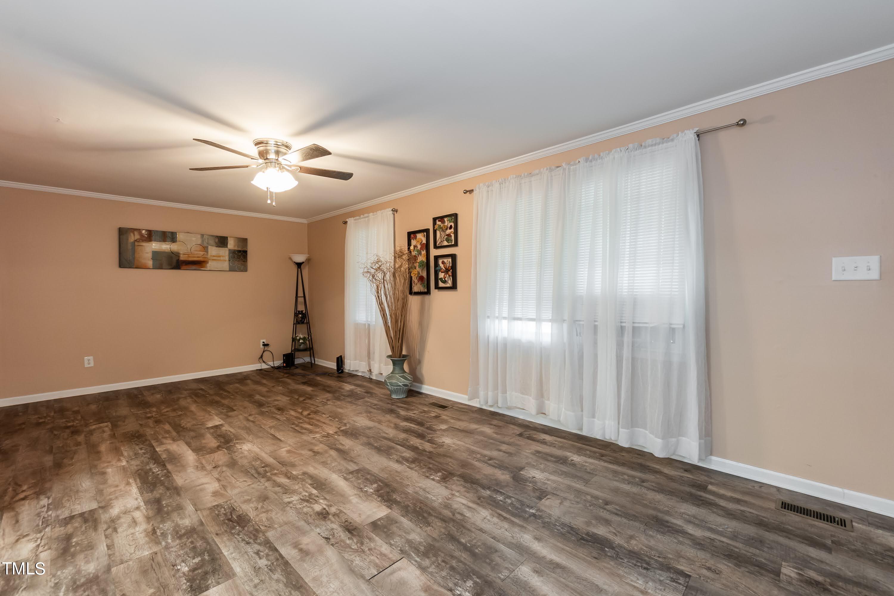 2788 Vicksboro Road Henderson, NC 27537 - Photo 12 of 33 Living 01