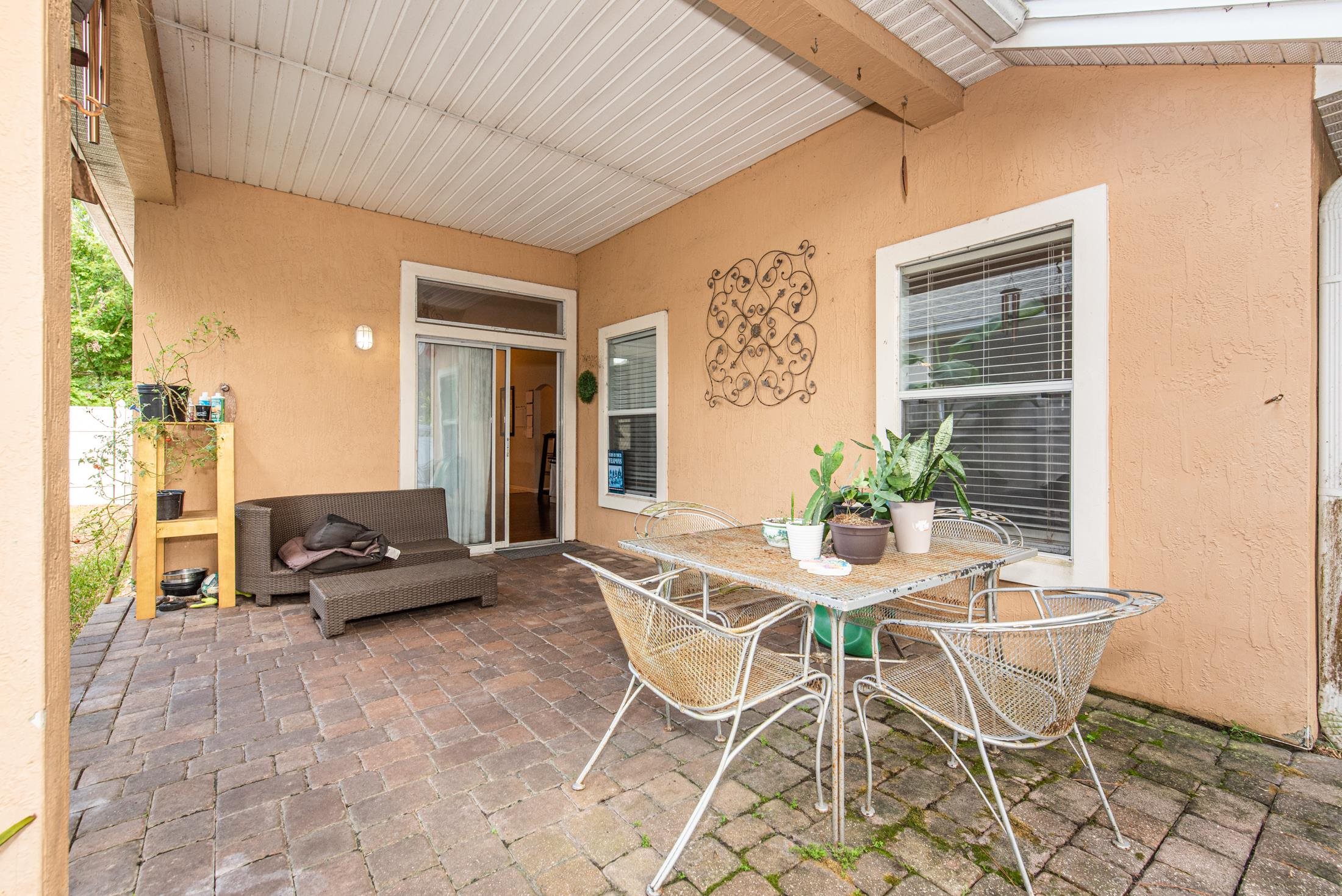 1809 Keswick Road St. Augustine, FL 32084 - Photo 26 of 39 a living room with furniture and a potted plant