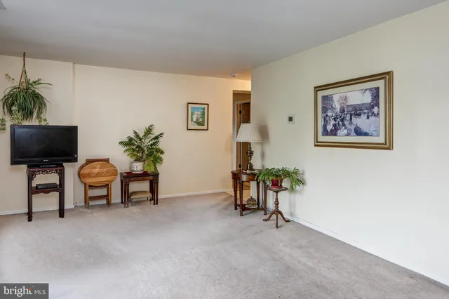 a view of a livingroom with furniture