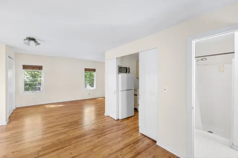 $2,100,000 | 71 Jobs Lane, Southampton, NY 11968