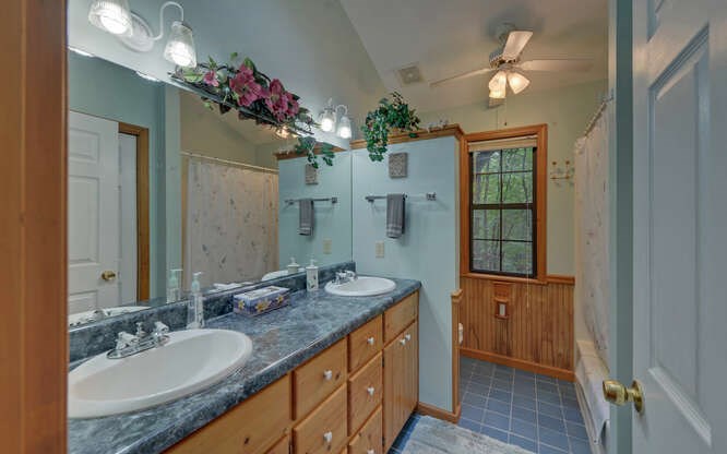 110 Chestnut Ridge Road Blairsville, GA 30512 - Photo 23 of 46 Main Floor Bath
