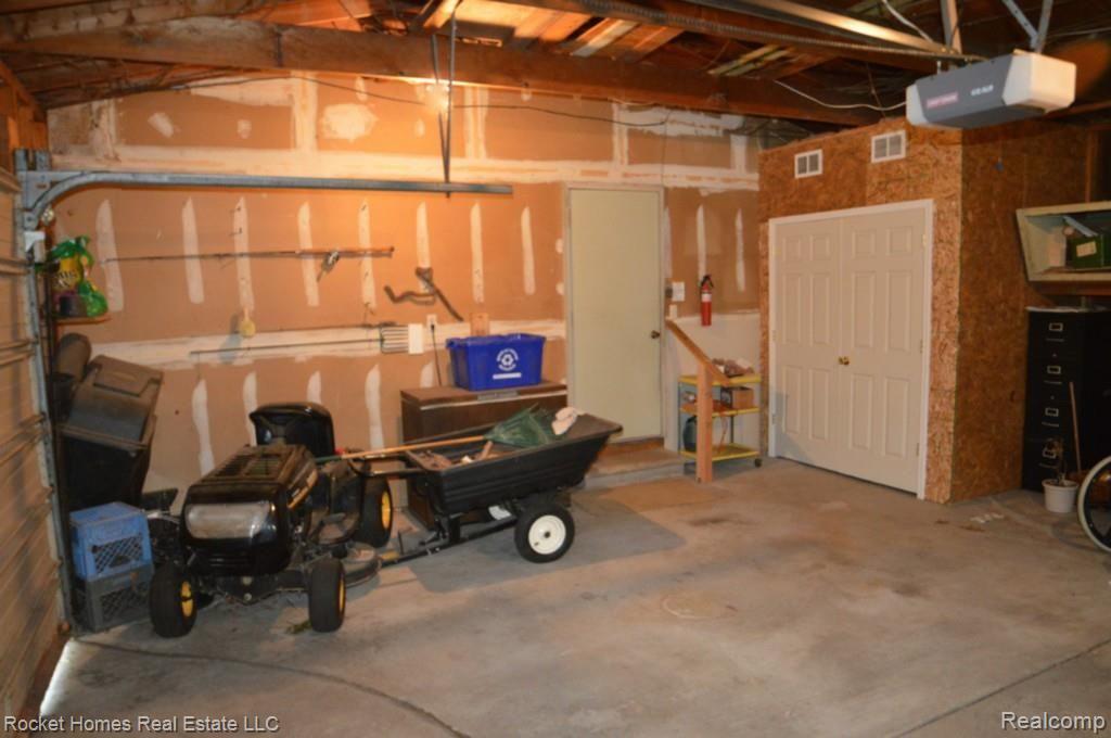 18440 Meridian Road Grosse Ile, MI 48138 - Photo 20 of 41 DSC_0135.jpg