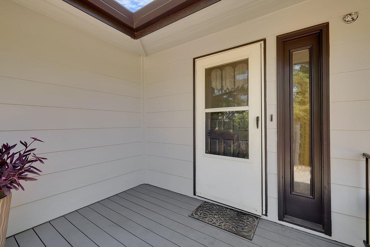 10307 Alta Mesa Road Wilton, CA 95693 - Photo 5 of 58 a view of an entryway