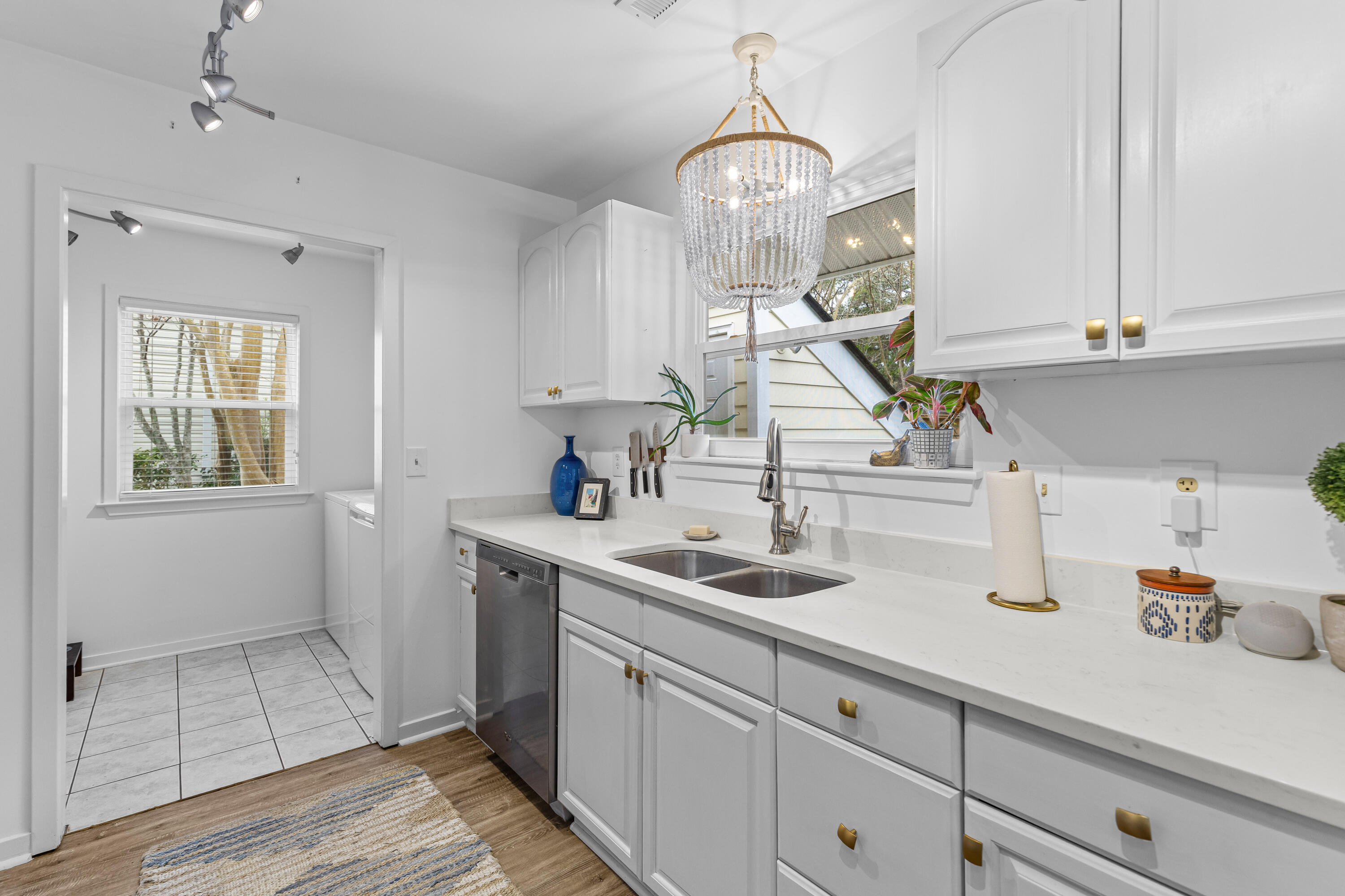 1115 Honeysuckle Court Mount Pleasant, SC 29464 - Photo 12 of 19 Kitchen