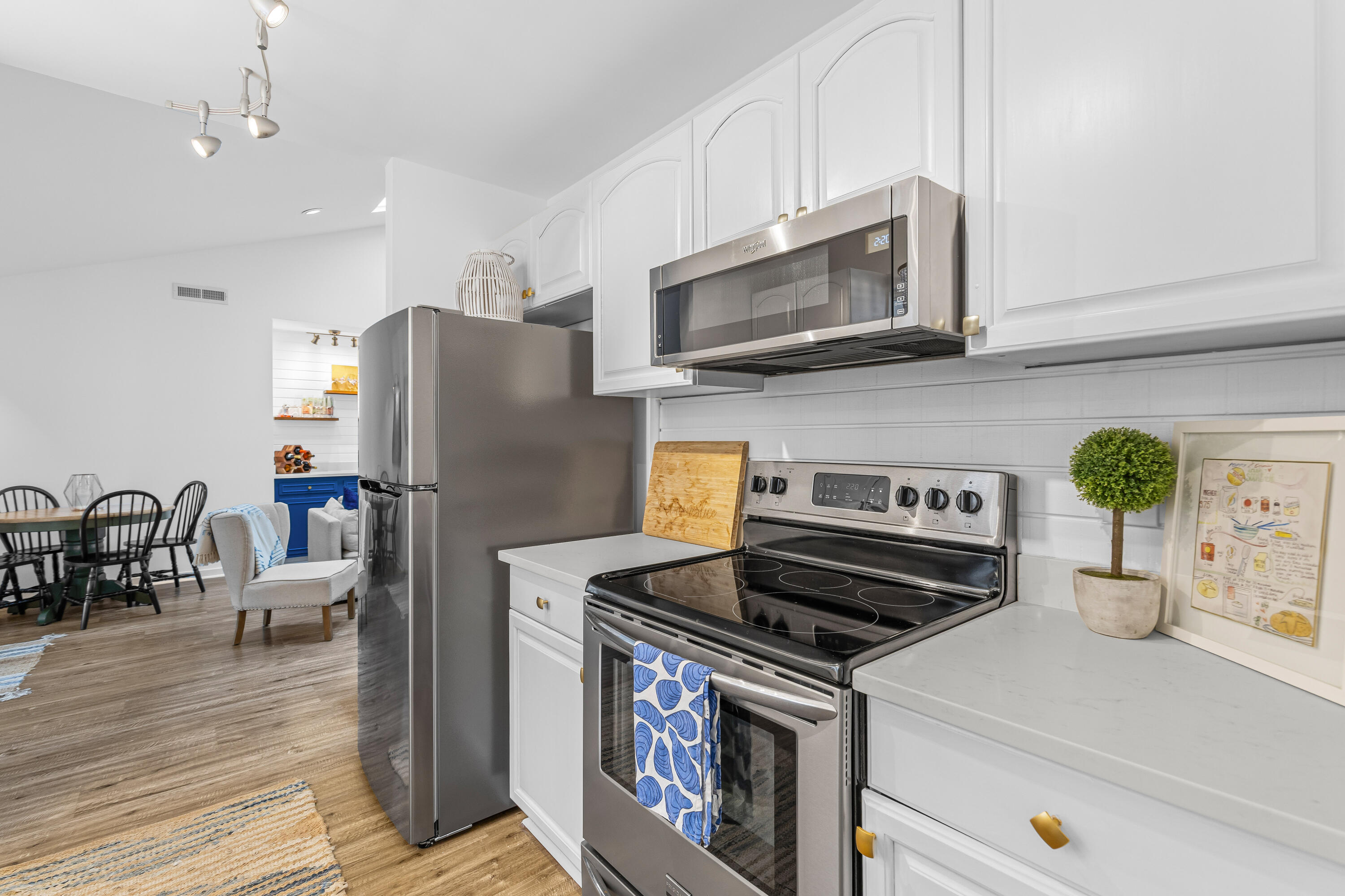 1115 Honeysuckle Court Mount Pleasant, SC 29464 - Photo 13 of 19 Kitchen