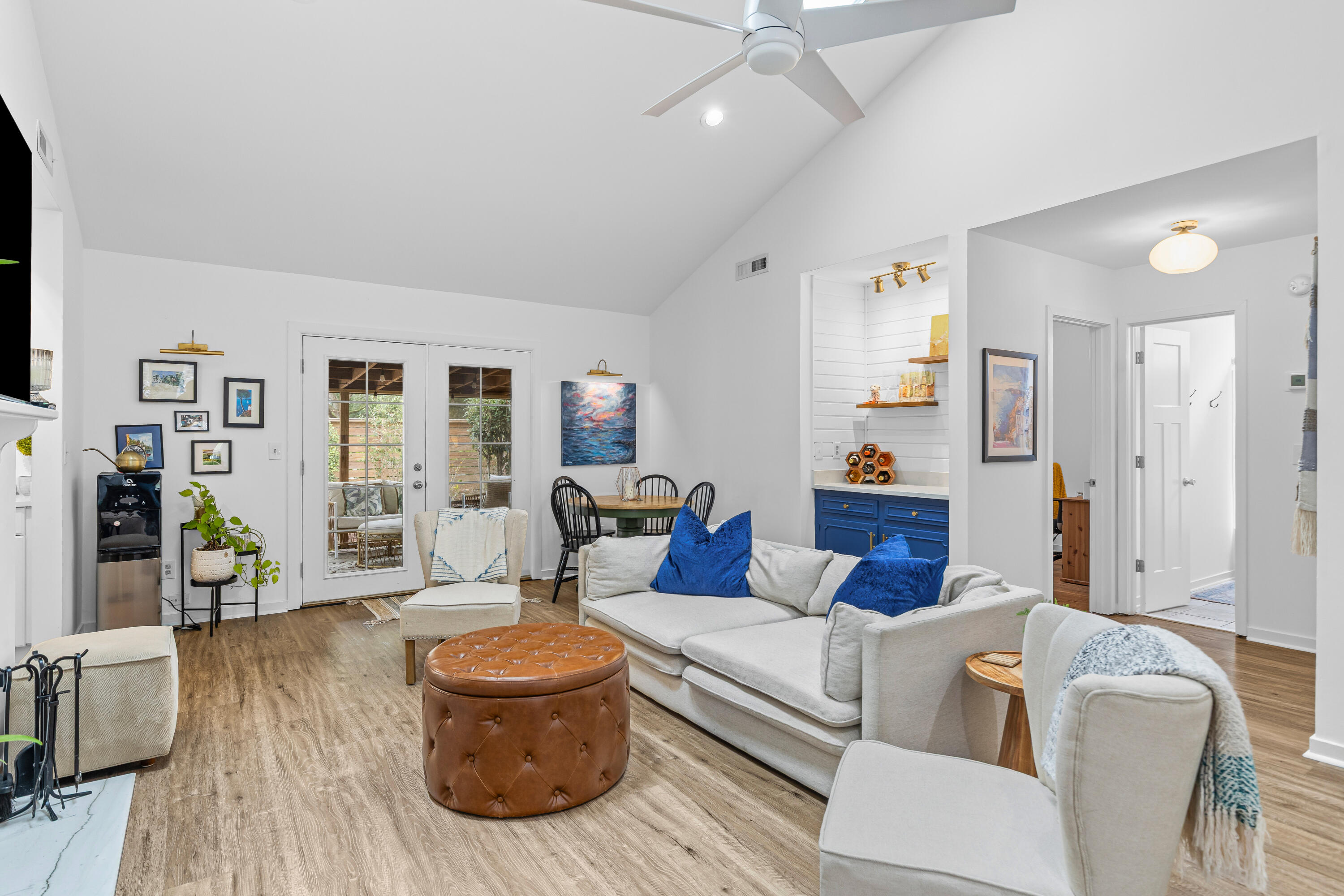 1115 Honeysuckle Court Mount Pleasant, SC 29464 - Photo 4 of 19 Bright Living Room
