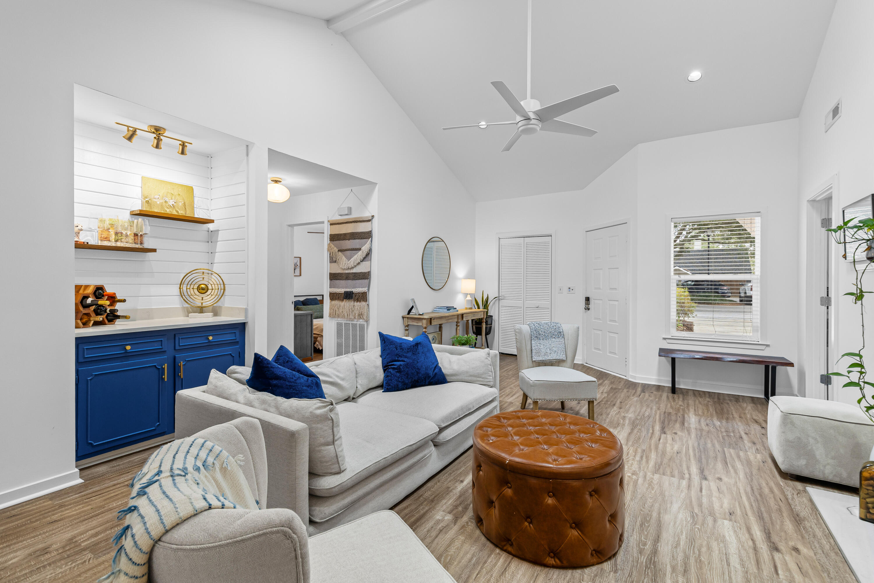 1115 Honeysuckle Court Mount Pleasant, SC 29464 - Photo 5 of 19 Bright Living Room