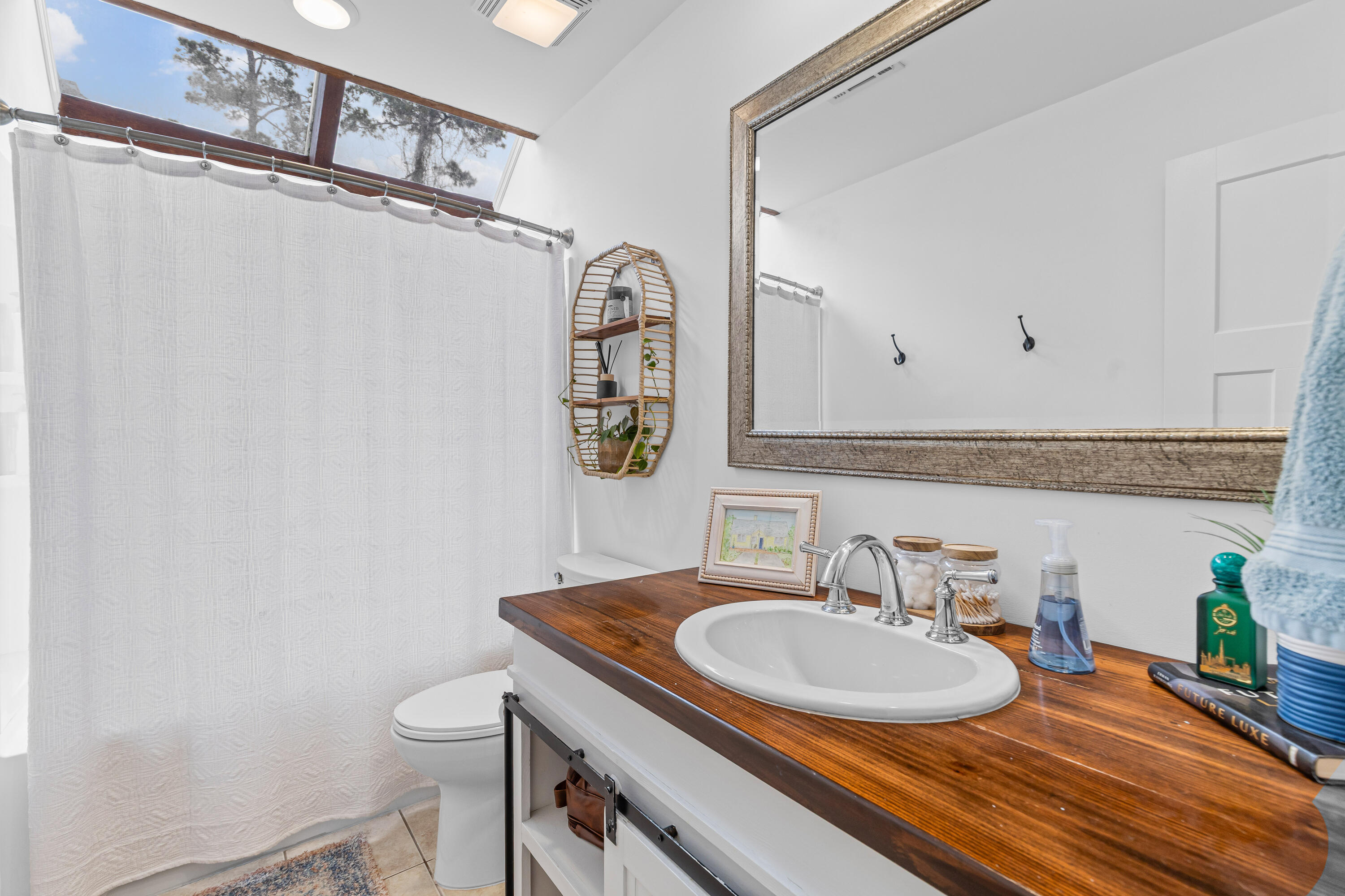 1115 Honeysuckle Court Mount Pleasant, SC 29464 - Photo 7 of 19 Full Guest Bathroom