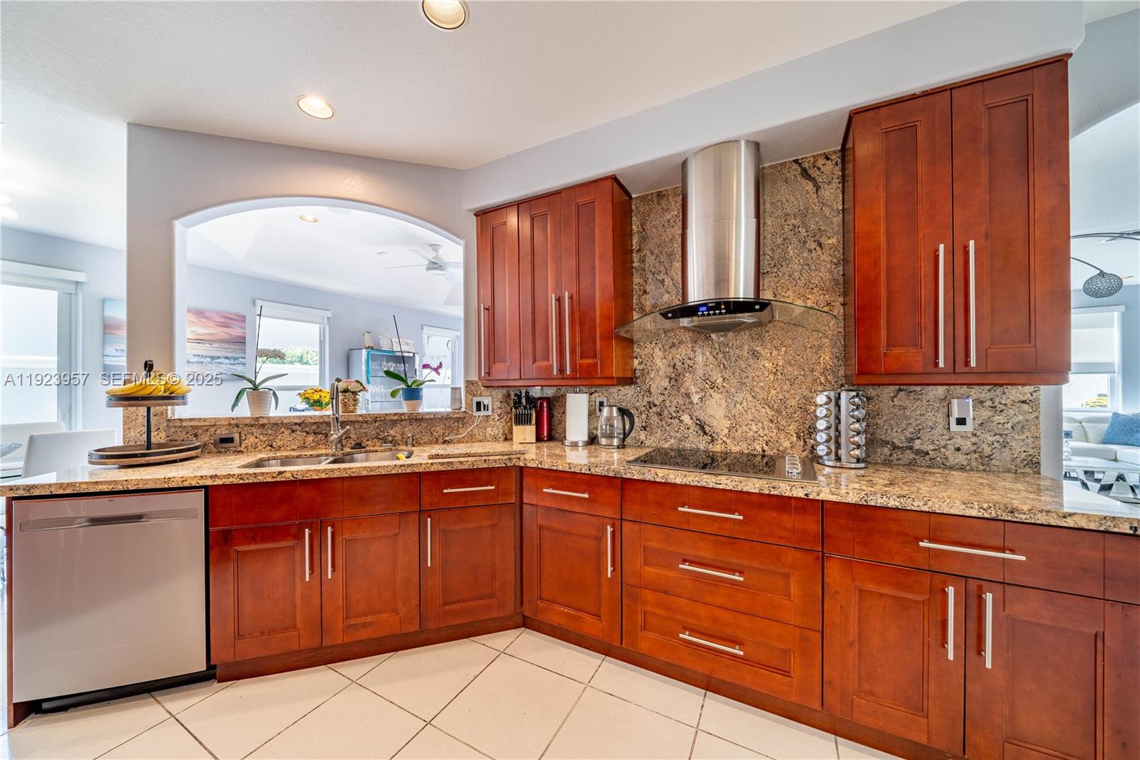 1547 Mariner Way Hollywood, FL 33019 - Photo 8 of 50