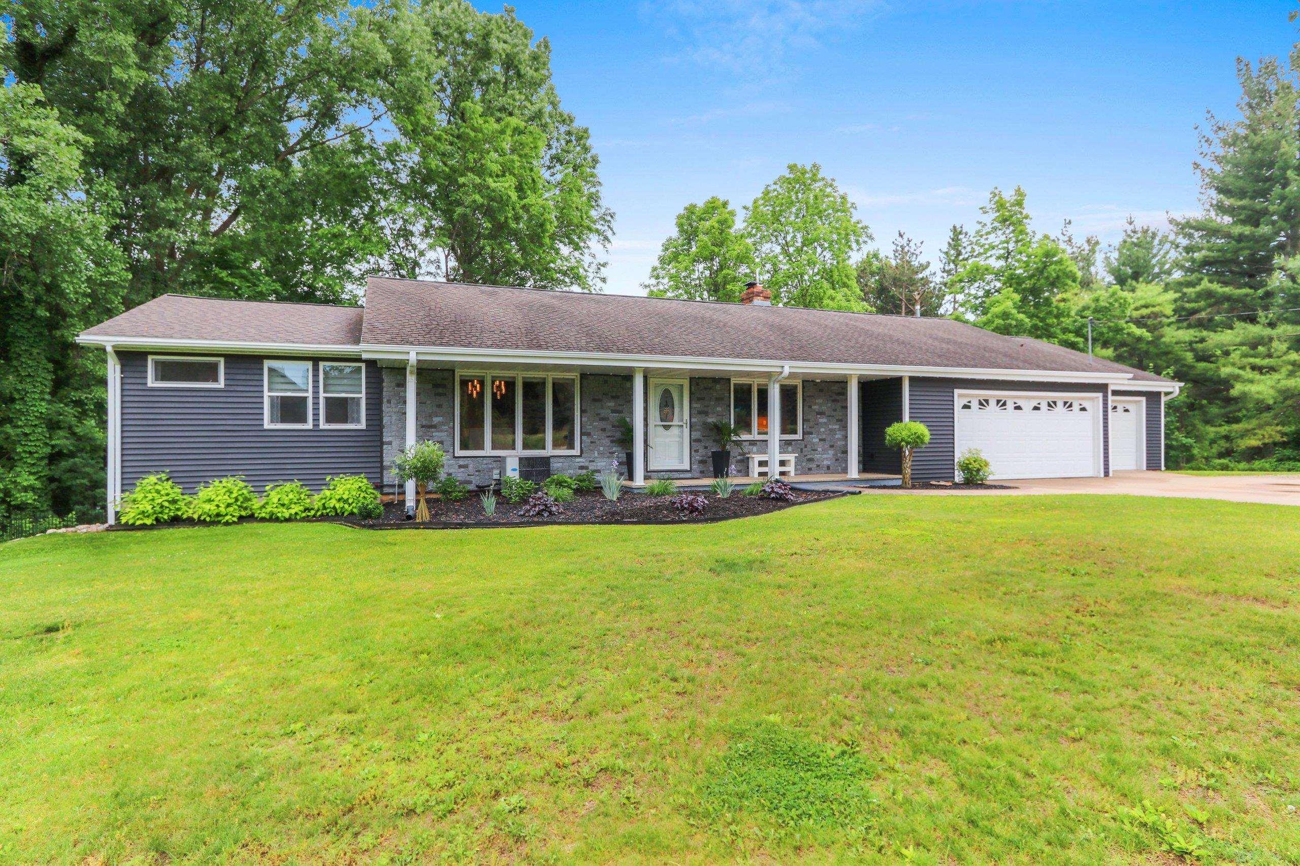 389 Sunlite Drive Oneida, WI 54155 - Photo 1 of 67