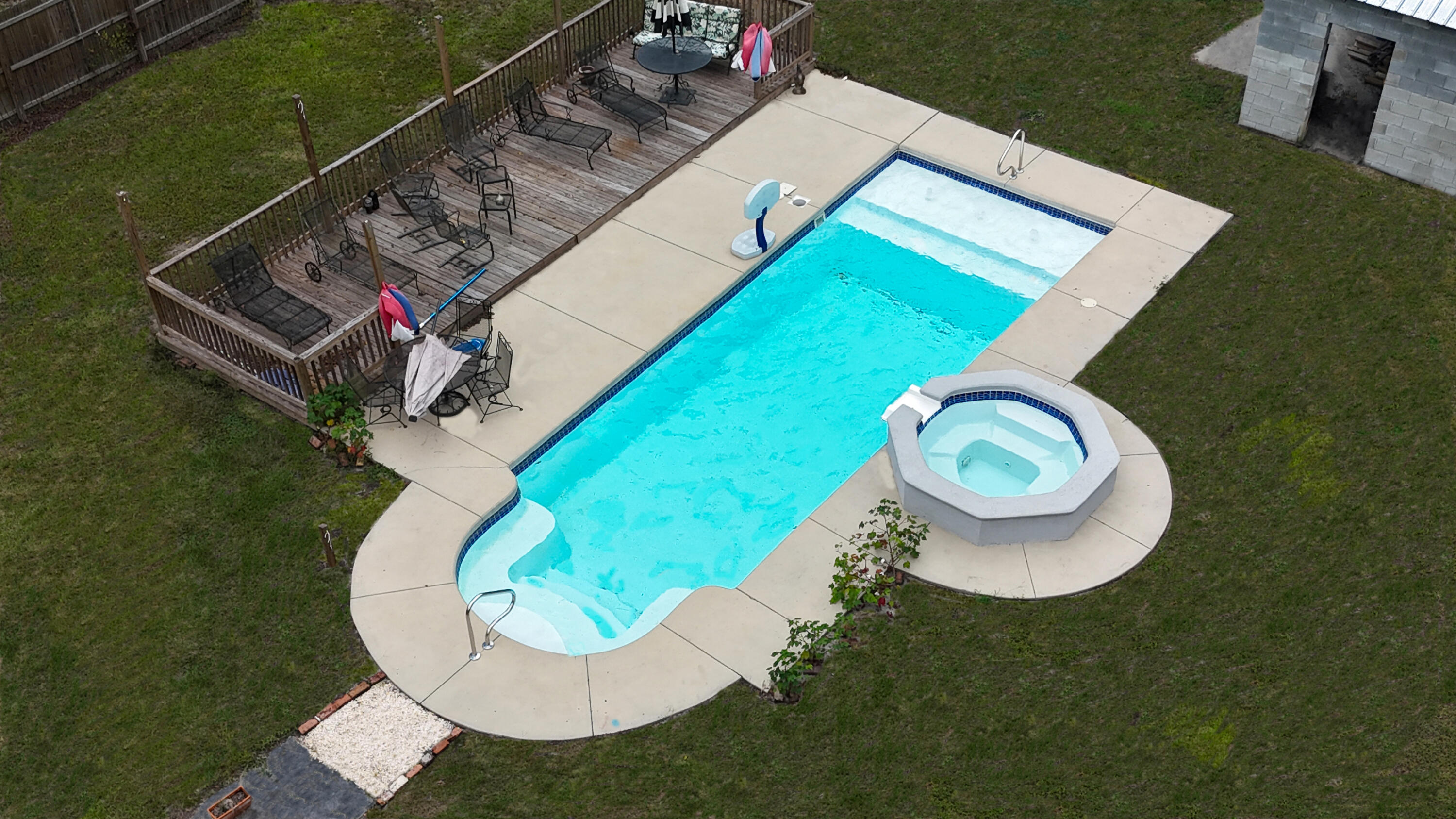 106 County Rd S-18-134 Reevesville, SC 29471 - Photo 10 of 37 Overhead view of swimming pool and deck