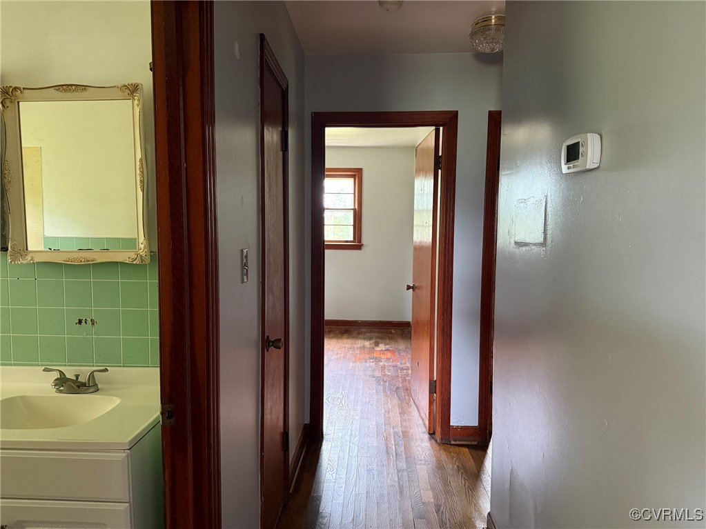 1252 Columbia Road Columbia, VA 23038 - Photo 21 of 41 Hall featuring wood floors