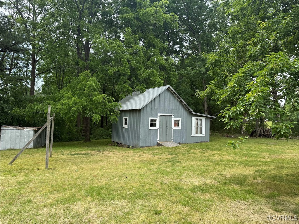 1252 Columbia Road Columbia, VA 23038 - Photo 35 of 41 View of grassy yard featuring an outdoor structure