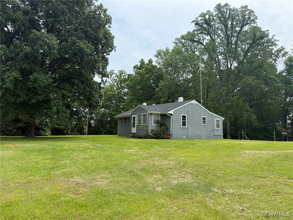 1252 Columbia Road Columbia, VA 23038 - Photo 4 of 41 View of large green lawn