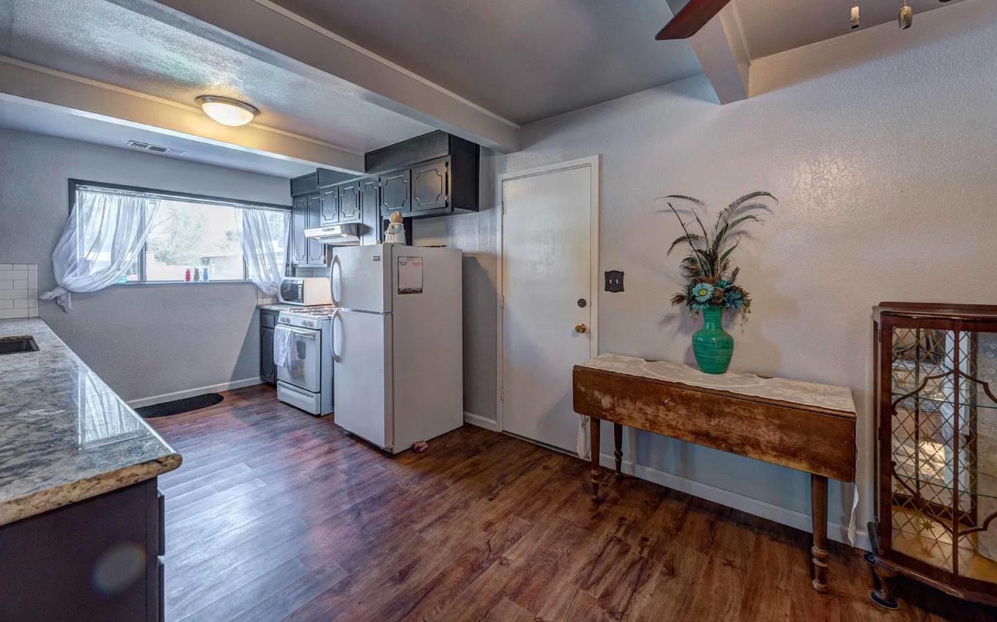2886 Pinto Lane Anderson, CA 96007 - Photo 10 of 32
