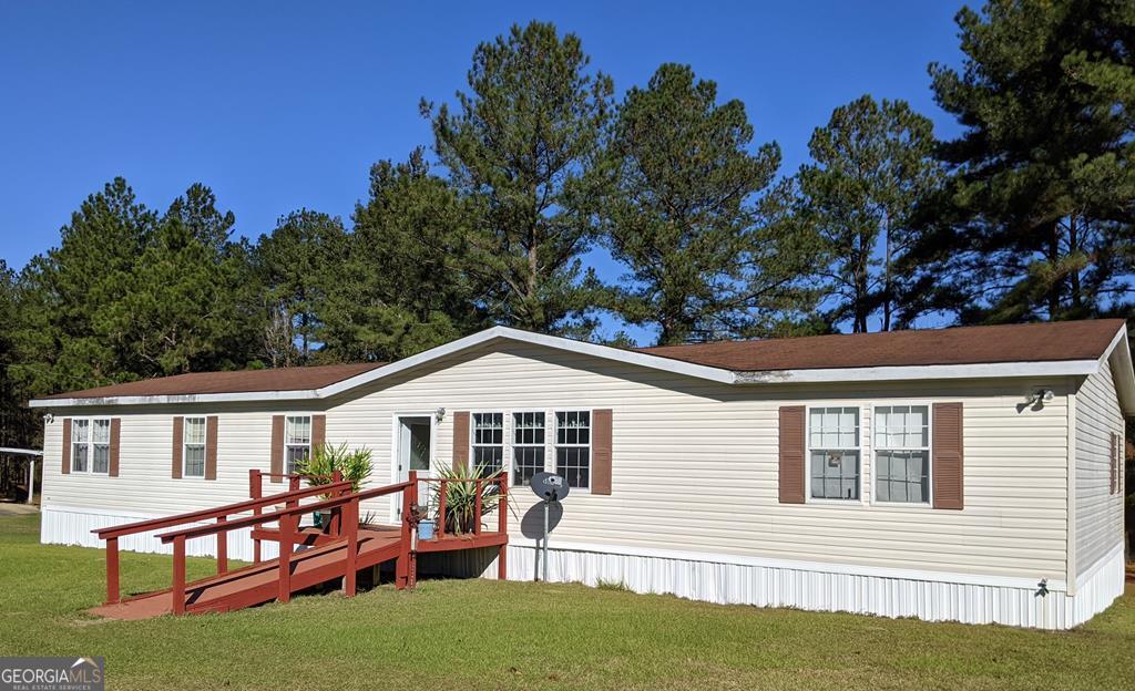306 Branch Road Baxley, GA 31513 - Photo 1 of 1 a front view of a house with a yard