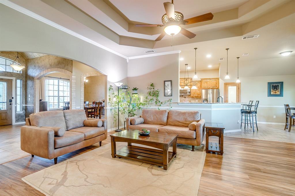 515 Morrow Road Springtown, TX 76082 - Photo 10 of 40