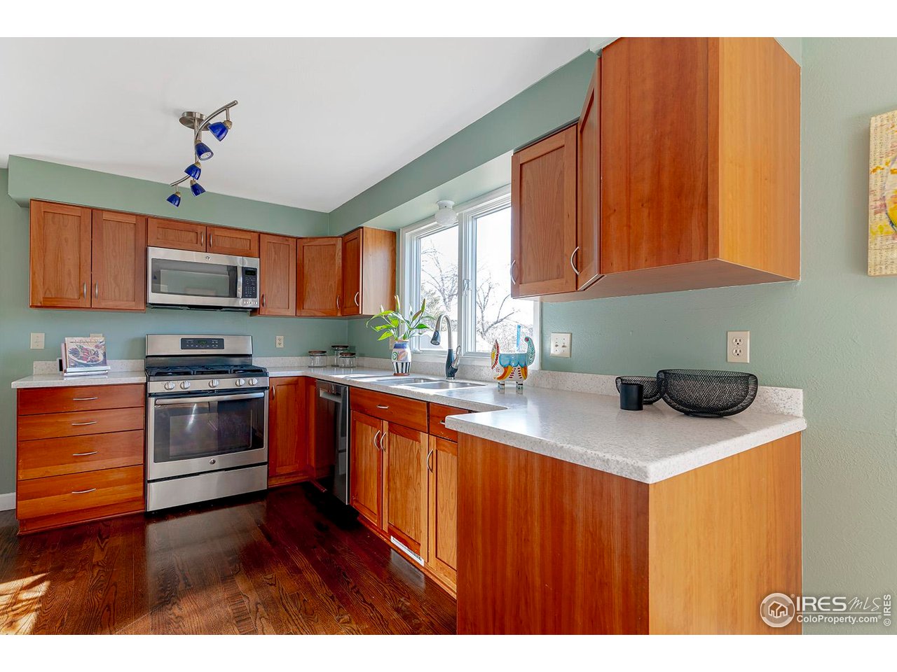 4556 Apple Way Boulder, CO 80301 - Photo 22 of 50 Kitchen - cherry cabinets and stainless steel appliances with durable white countertop