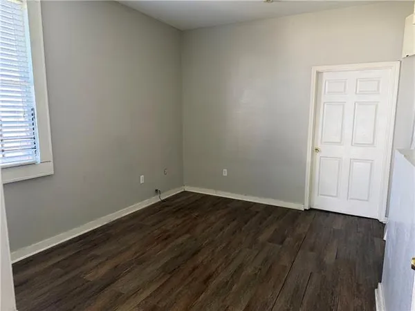 $1,250 | 5450-52 Burgundy Street, New Orleans, LA 70117