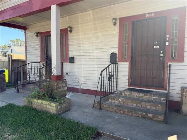 $1,250 | 5450-52 Burgundy Street, New Orleans, LA 70117