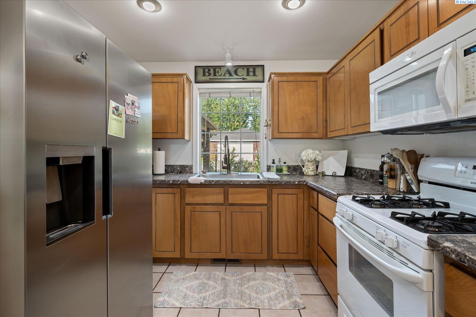 105 Innisbrook Lane Pasco, WA 99301 - Photo 7 of 43 Gallery Image 7