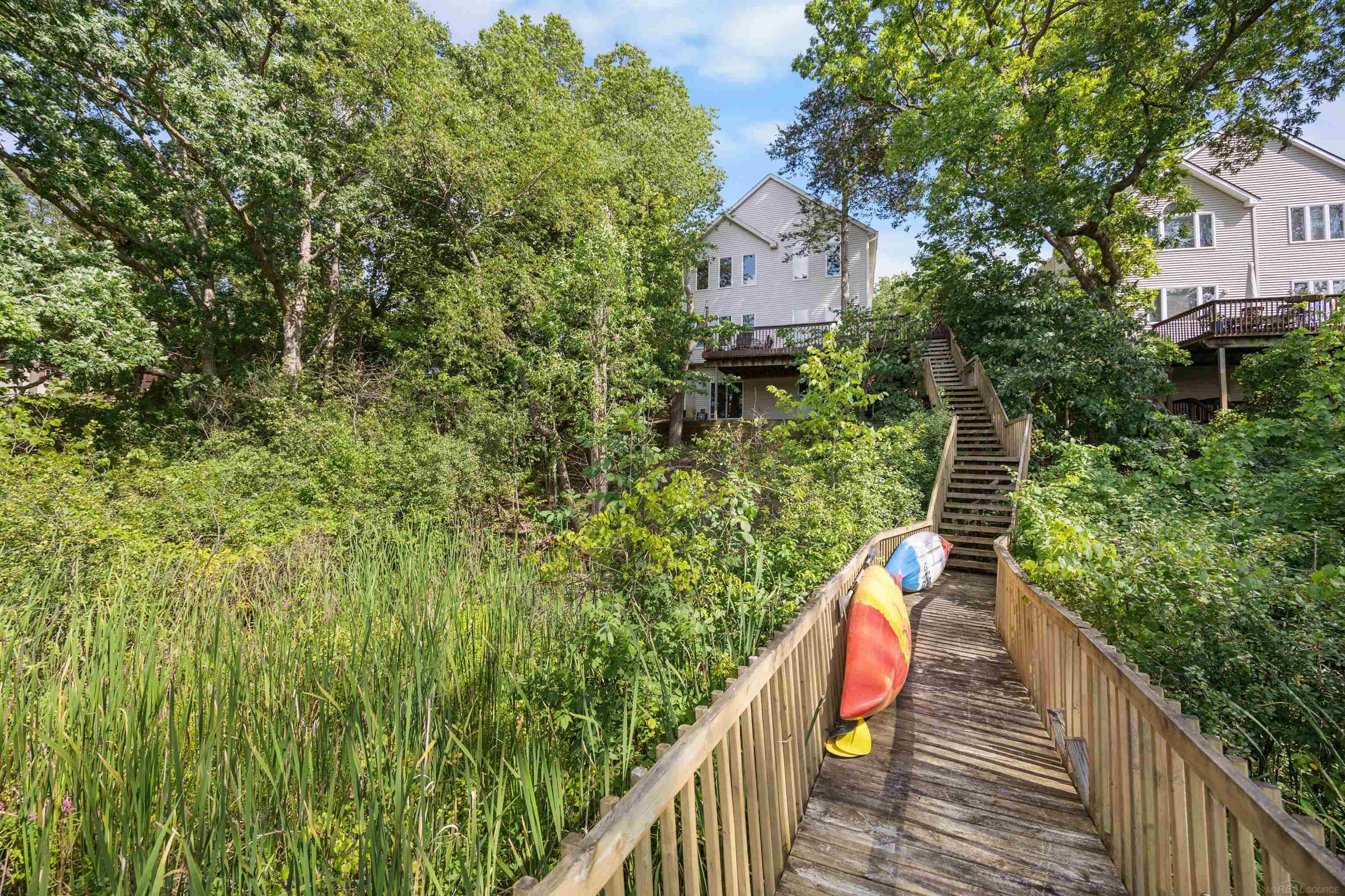 8970 River Valley Road Brighton, MI 48116 - Photo 8 of 39 50218143-378ad2c7-b522-4d47-bea4-9b42022a1ea0.JPG