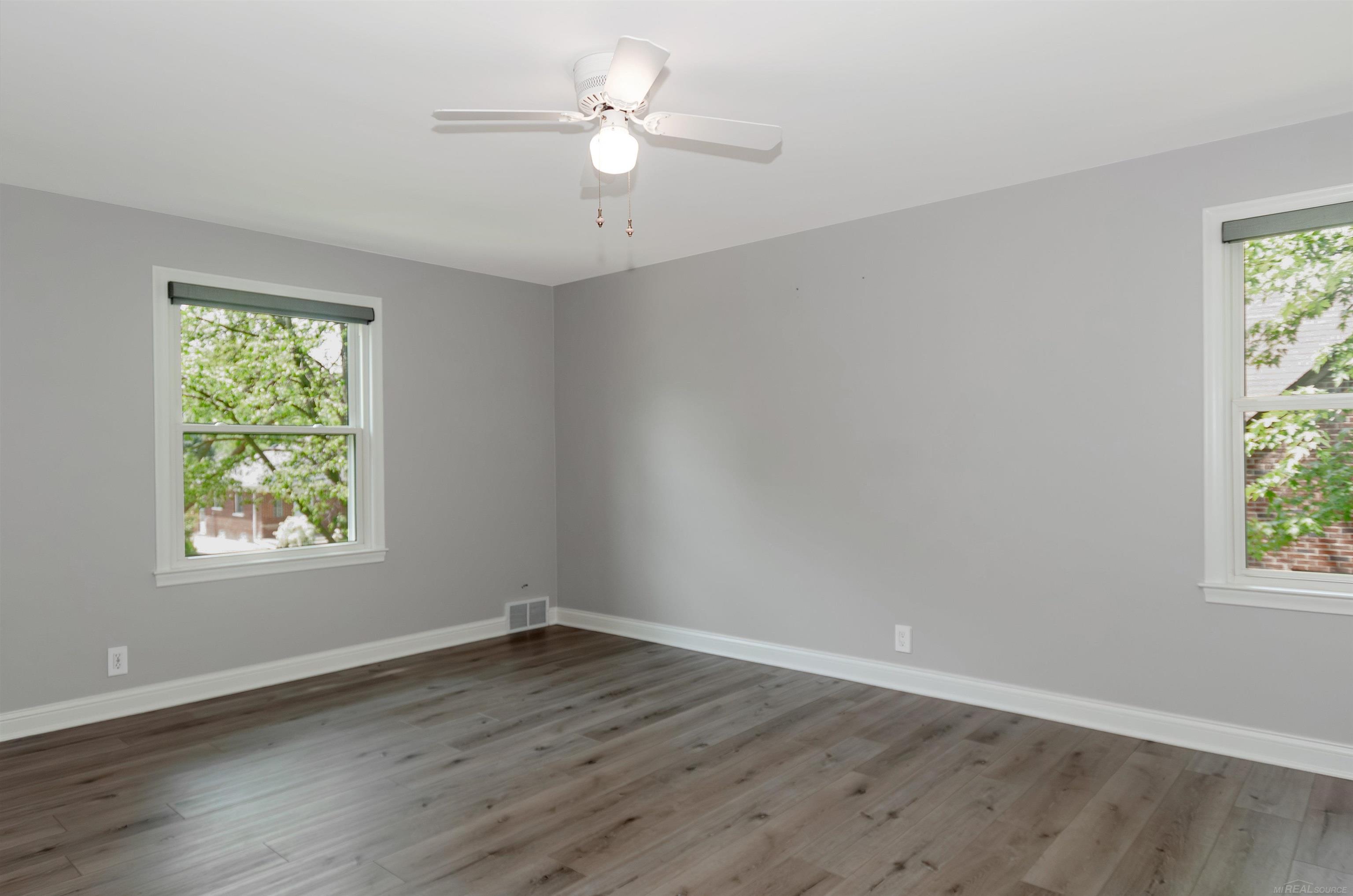1772 Prestwick Road Grosse Pointe, MI 48236 - Photo 33 of 58 50110096-32.JPG