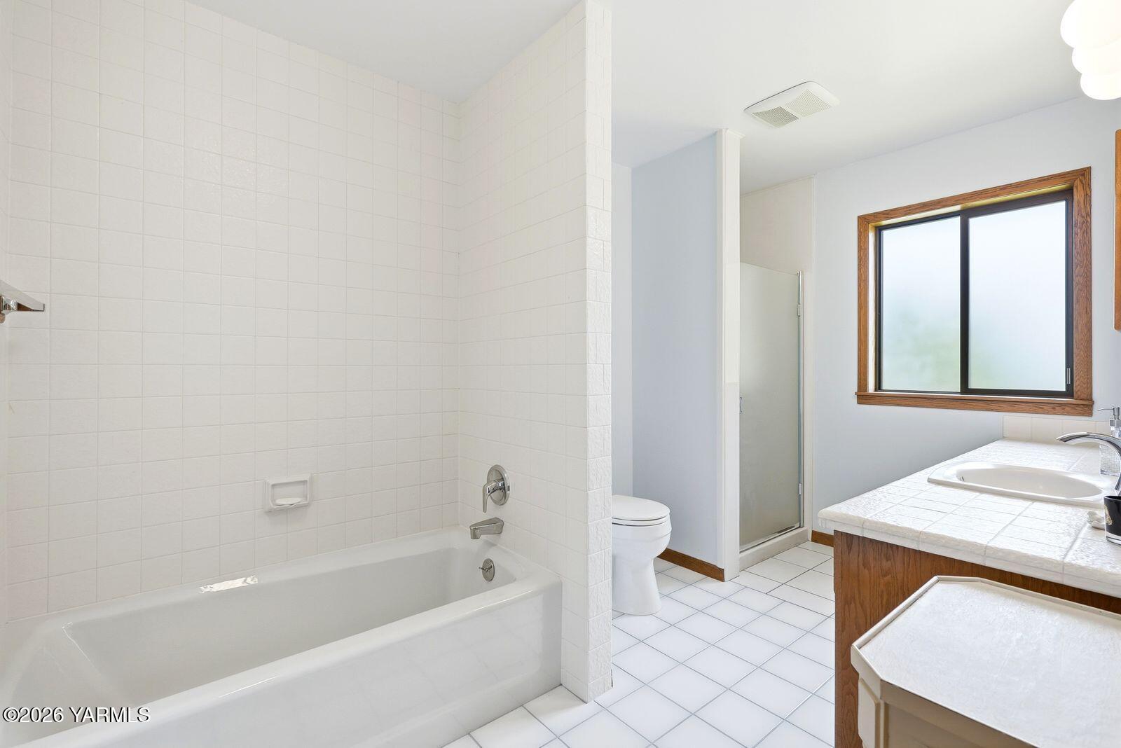 170732 Olsen Road Grandview, WA 98930 - Photo 22 of 58 21 Guest Primary En Suite
