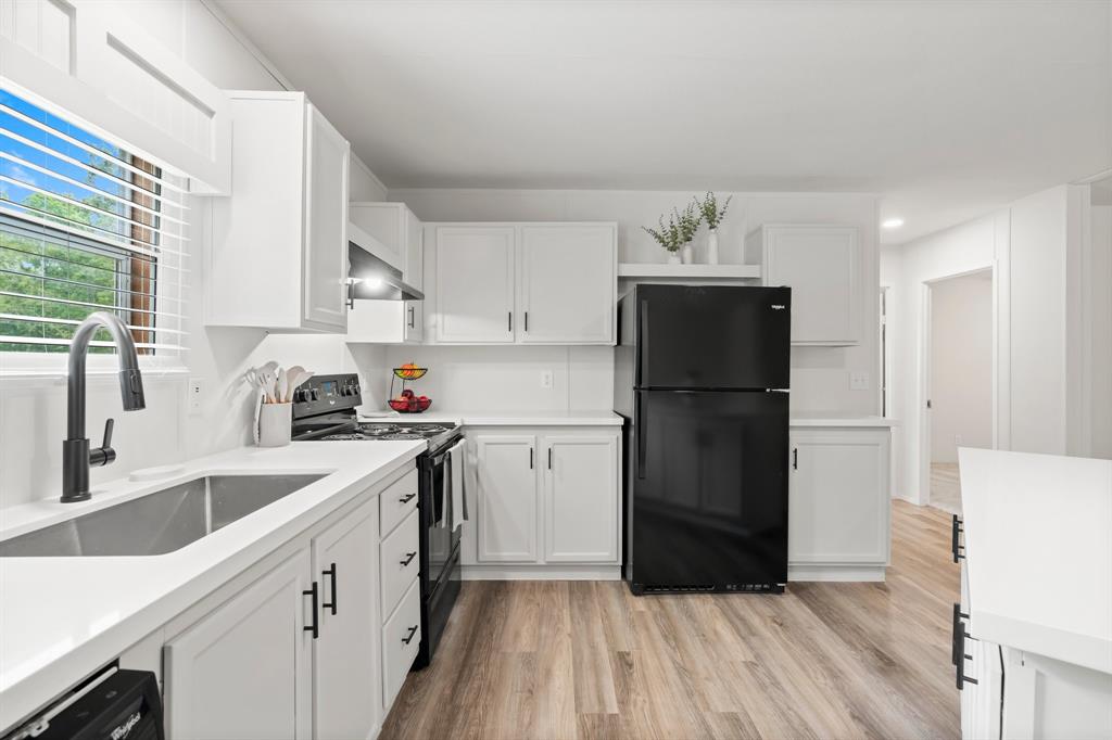 Plentiful counterspace for meal-prep and freshly painted cabinets for your storage needs.