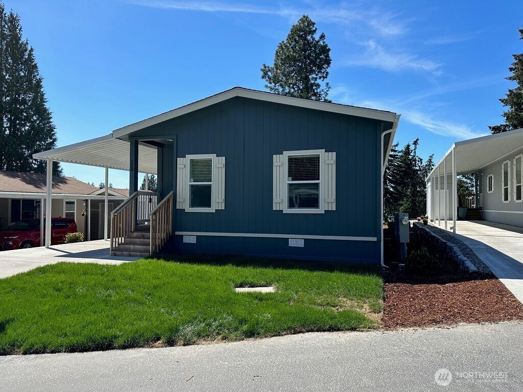 2101 South 324th Street, Unit 228 Federal Way, WA 98003 - Photo 1 of 11 a front view of house with yard and green space