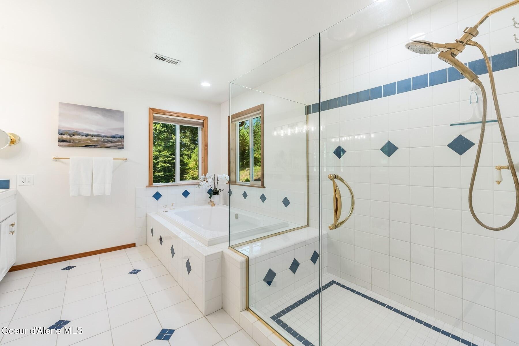 218 Topaz Trail Sandpoint, ID 83864 - Photo 27 of 70 Separate Shower Stall