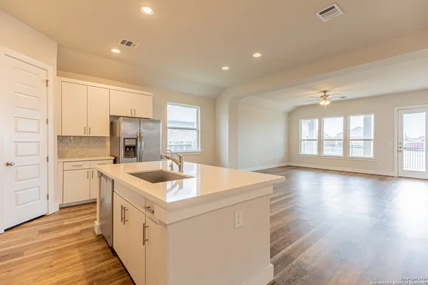 $2,550 | 920 Foxbrook Way, Cibolo, TX 78108