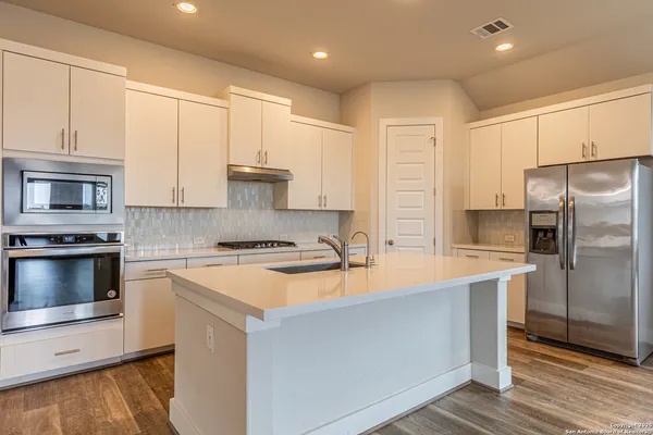 $2,550 | 920 Foxbrook Way, Cibolo, TX 78108