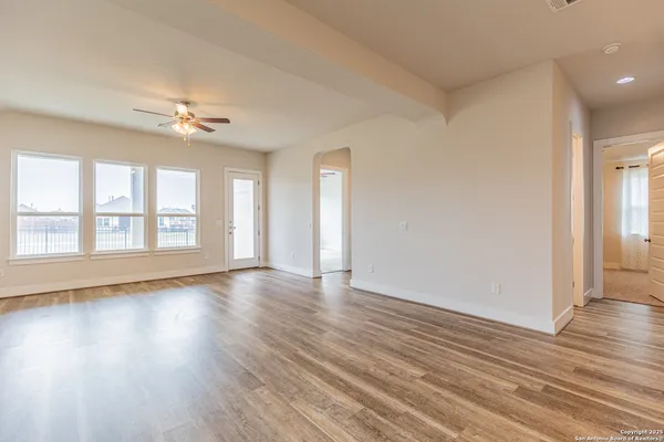 $2,550 | 920 Foxbrook Way, Cibolo, TX 78108