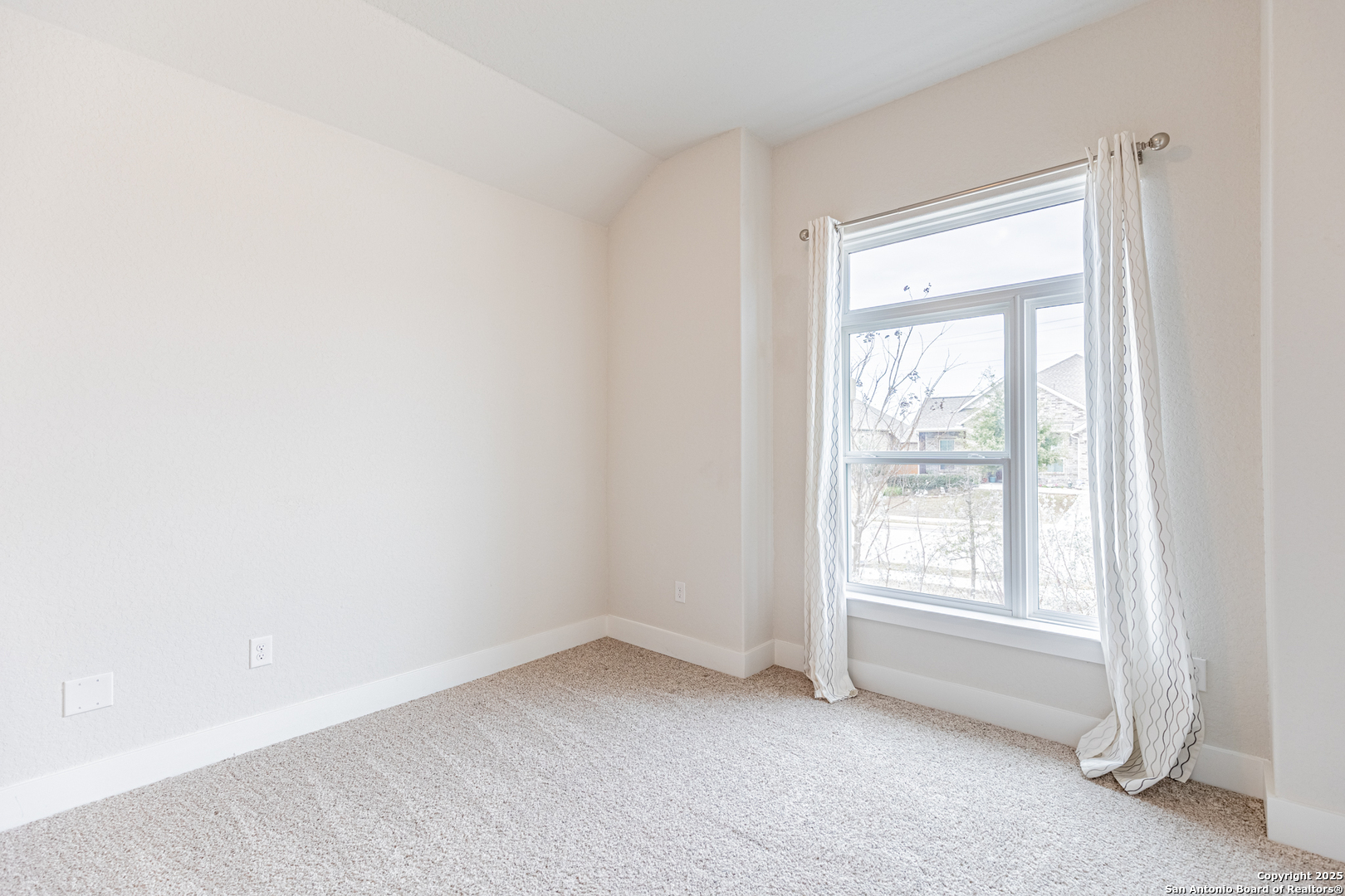 920 Foxbrook Way Cibolo, TX 78108 - Photo 4 of 46