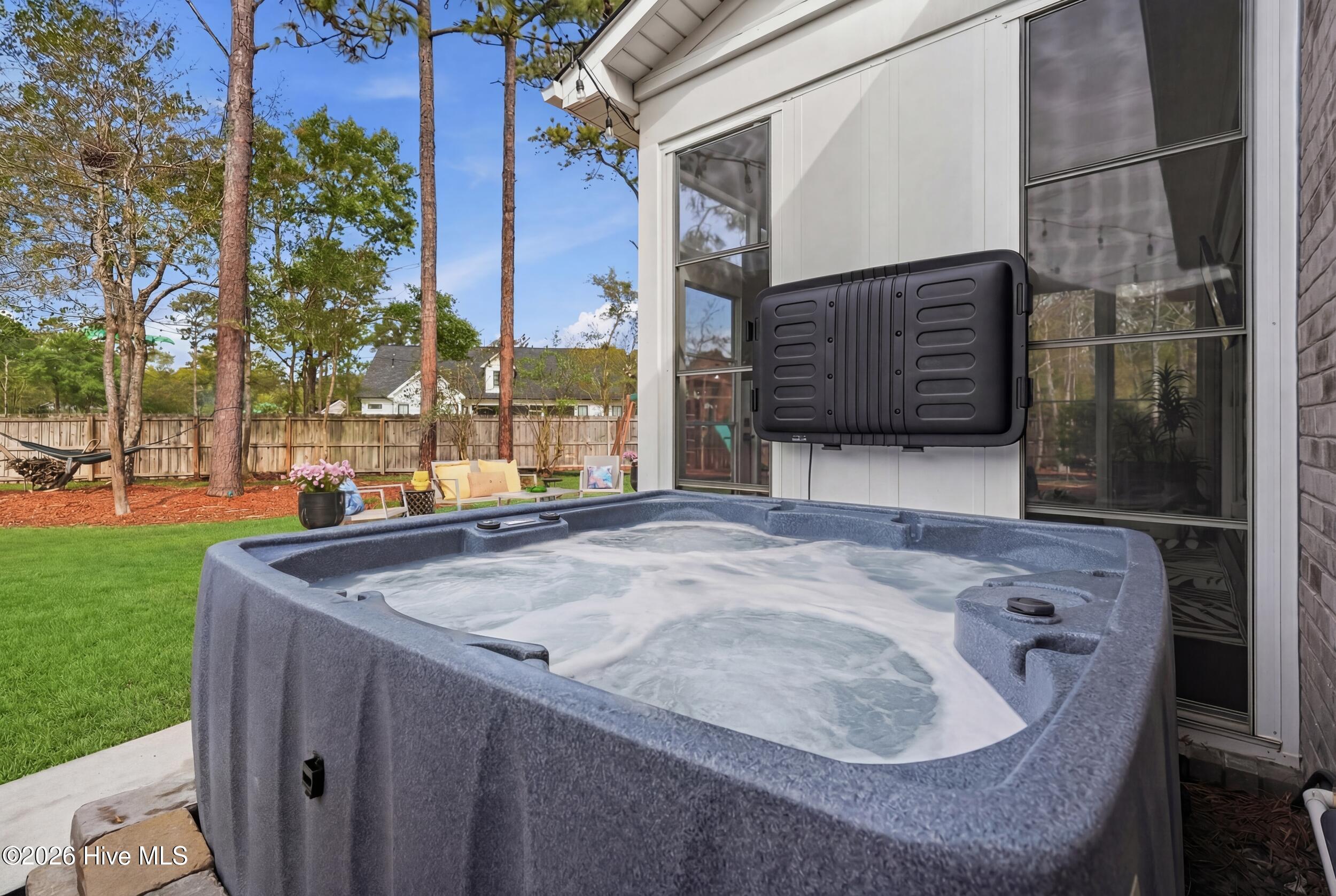 40 Stonegate Circle Hampstead, NC 28443 - Photo 12 of 42 13_hot tub