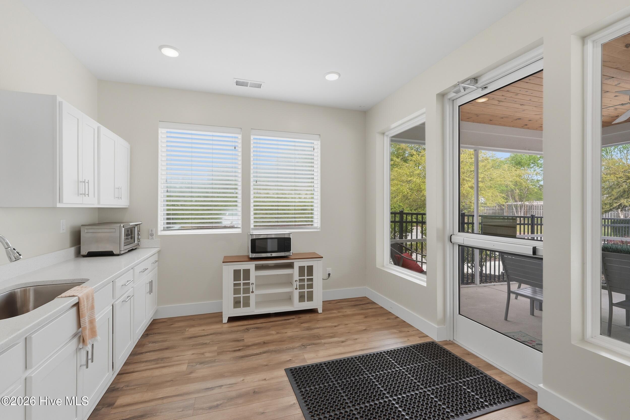40 Stonegate Circle Hampstead, NC 28443 - Photo 30 of 42 38_kitchenette