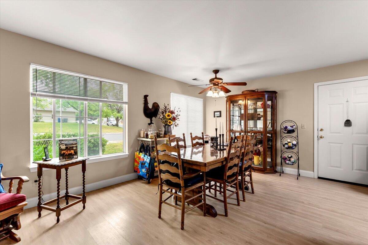 4597 Lynbrook Loop Redding, CA 96003 - Photo 22 of 36 Unit 2 - dining area