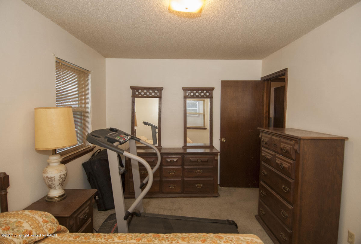 5307 Leigh Avenue Amarillo, TX 79110 - Photo 23 of 31 BEDROOM 2 VIEW 2