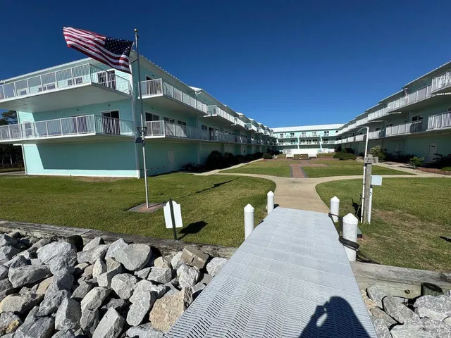 $3,200 | 884 Sound Harbor Circle, Gulf Breeze, FL 32563