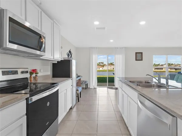 $2,750 | 16767 Sunburst Lake Street, Wimauma, FL 33598