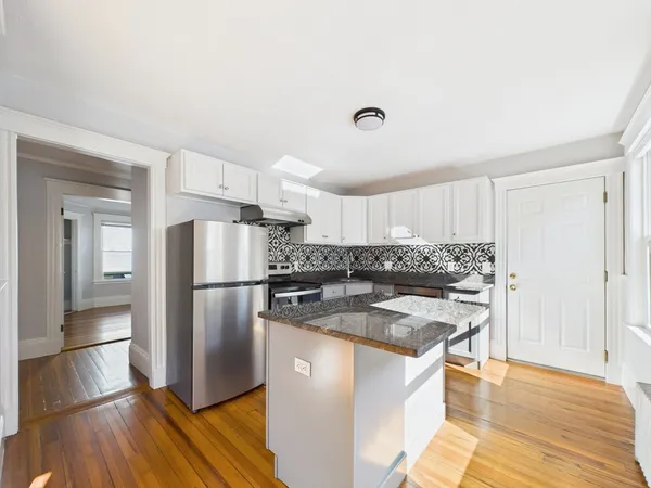 $3,100 | 6 Hancock Street, Unit 1, Salem, MA 01970