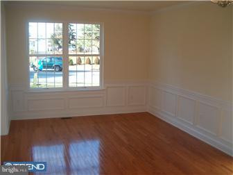 9941 Verree Road Philadelphia, PA 19115 - Photo 4 of 12 Living Room