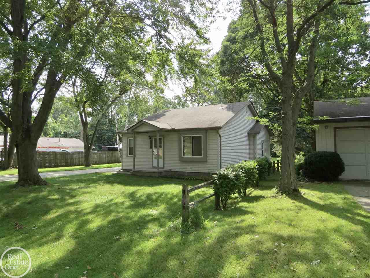 3530 Alida Avenue Rochester, MI 48309 - Photo 2 of 55 50053248-1.JPG