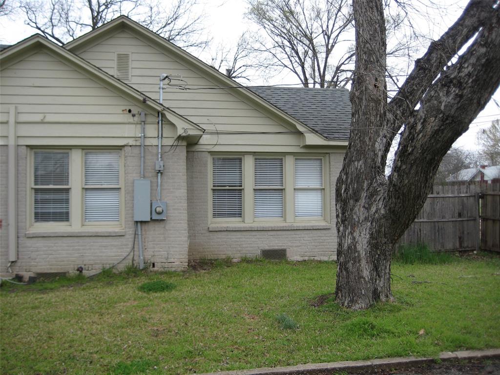 3140 View Street Fort Worth, TX 76103 - Photo 19 of 21 a view of house with a yard