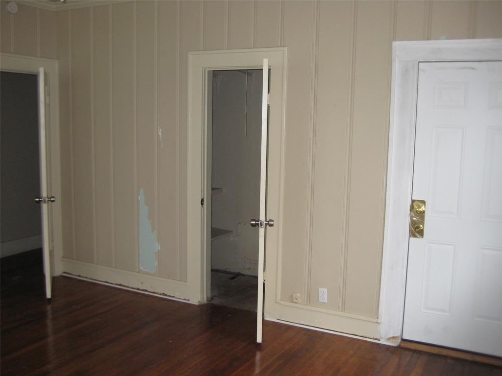 3140 View Street Fort Worth, TX 76103 - Photo 9 of 21 an empty room with wooden floor & closet area